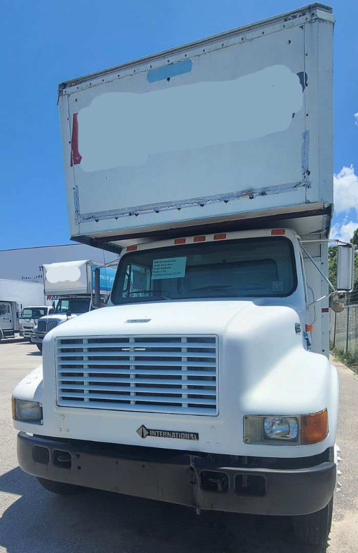 2000 INTERNATIONAL Navistar 4700 - Image 2